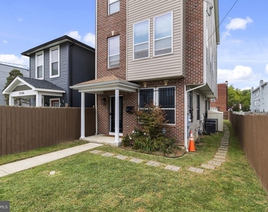 1048 48th Place Ne - Photo Thumbnail 3