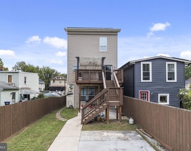 1048 48th Place Ne - Photo Thumbnail 7