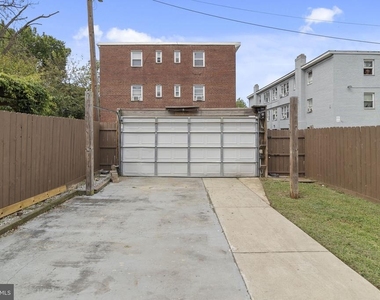 1048 48th Place Ne - Photo Thumbnail 5