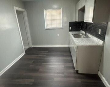 14740 Woodmont Avenue - Photo Thumbnail 9