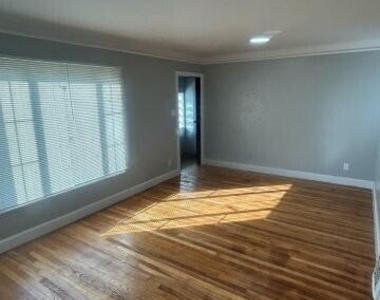 14740 Woodmont Avenue - Photo Thumbnail 5