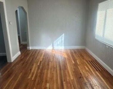 14740 Woodmont Avenue - Photo Thumbnail 8
