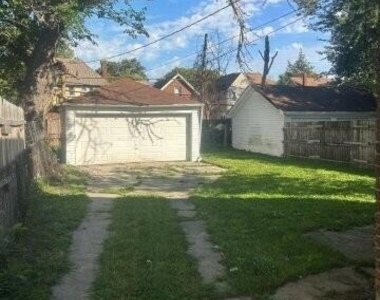 14740 Woodmont Avenue - Photo Thumbnail 16