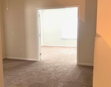 528 Lionheart Lane - Photo Thumbnail 20