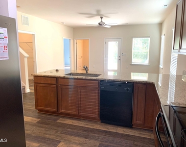 528 Lionheart Lane - Photo Thumbnail 5