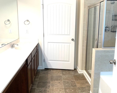 528 Lionheart Lane - Photo Thumbnail 12