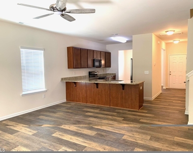 528 Lionheart Lane - Photo Thumbnail 6