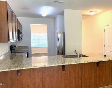 528 Lionheart Lane - Photo Thumbnail 4