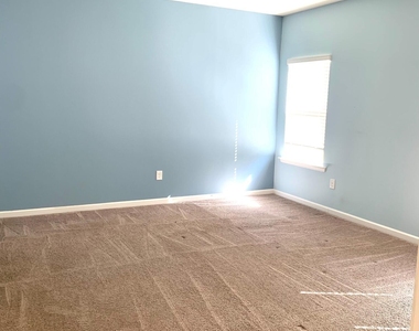 528 Lionheart Lane - Photo Thumbnail 10