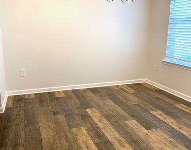 528 Lionheart Lane - Photo Thumbnail 8