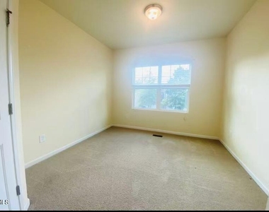 714 Silver Stream Lane - Photo Thumbnail 15