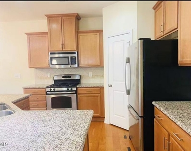 714 Silver Stream Lane - Photo Thumbnail 5