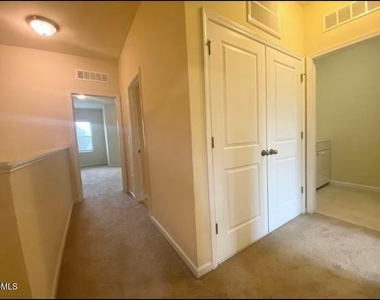 714 Silver Stream Lane - Photo Thumbnail 10