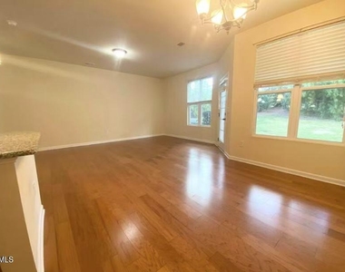 714 Silver Stream Lane - Photo Thumbnail 7