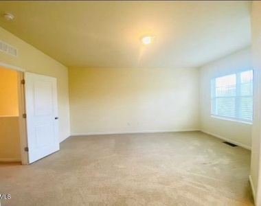 714 Silver Stream Lane - Photo Thumbnail 12