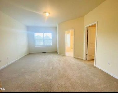 714 Silver Stream Lane - Photo Thumbnail 11