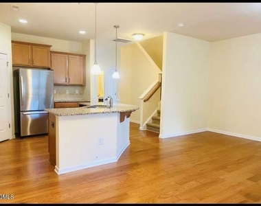 714 Silver Stream Lane - Photo Thumbnail 4