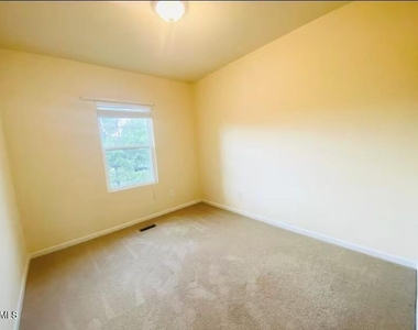 714 Silver Stream Lane - Photo Thumbnail 14