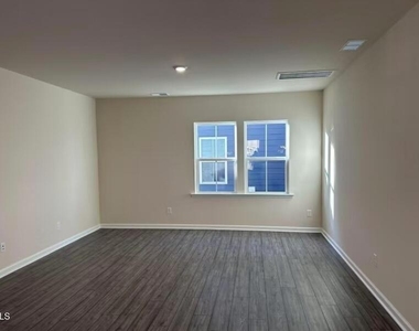 120 Katrine Way - Photo Thumbnail 5