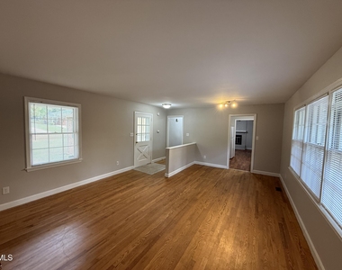 3609 Greenlawn Drive - Photo Thumbnail 7