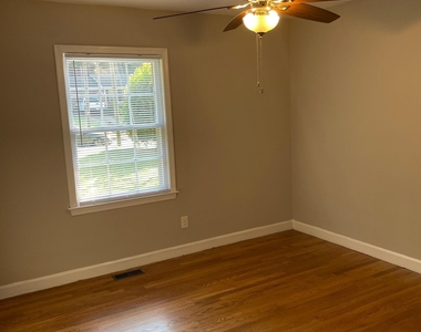 3609 Greenlawn Drive - Photo Thumbnail 4