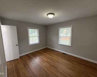 3609 Greenlawn Drive - Photo Thumbnail 2