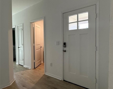 197 Santa Rosa Ln - Photo Thumbnail 3