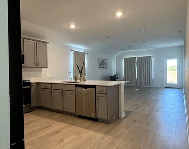 197 Santa Rosa Ln - Photo Thumbnail 6