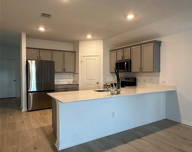 197 Santa Rosa Ln - Photo Thumbnail 5
