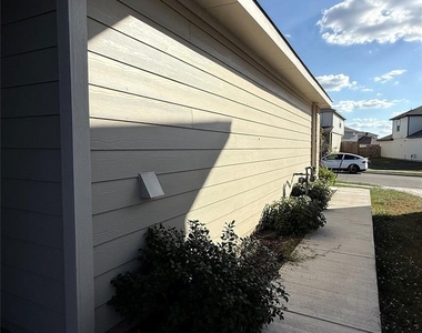 197 Santa Rosa Ln - Photo Thumbnail 1
