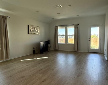 197 Santa Rosa Ln - Photo Thumbnail 9