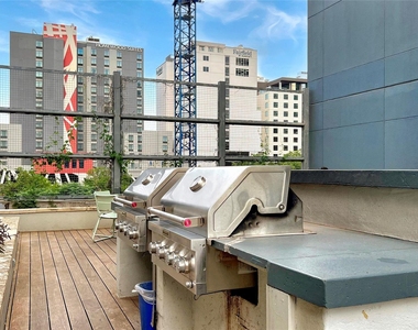 603 Davis St - Photo Thumbnail 11