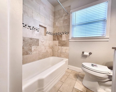 1009 E 38 1/2 St - Photo Thumbnail 8