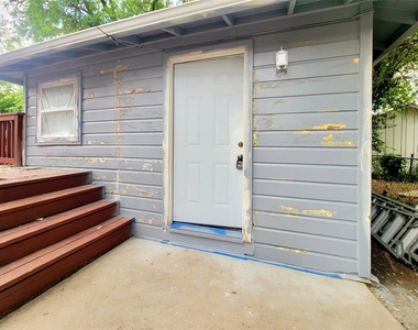 1009 E 38 1/2 St - Photo Thumbnail 19