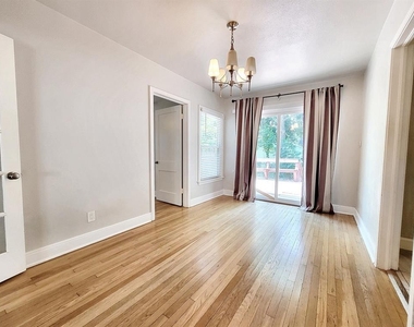 1009 E 38 1/2 St - Photo Thumbnail 3