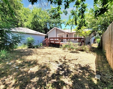 1009 E 38 1/2 St - Photo Thumbnail 14