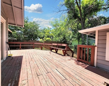 1009 E 38 1/2 St - Photo Thumbnail 11