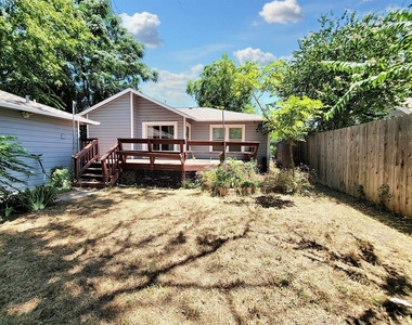 1009 E 38 1/2 St - Photo Thumbnail 13