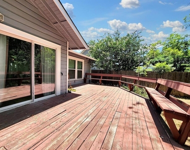 1009 E 38 1/2 St - Photo Thumbnail 12