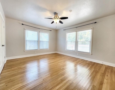 1009 E 38 1/2 St - Photo Thumbnail 5
