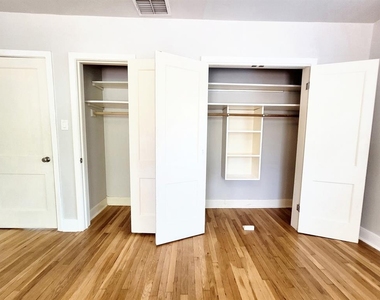 1009 E 38 1/2 St - Photo Thumbnail 6