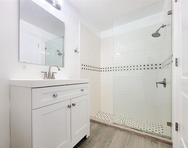 1009 E 38 1/2 St - Photo Thumbnail 18