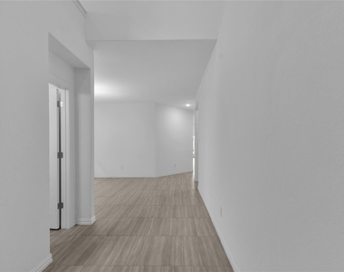 617 Silent Creek Cv - Photo Thumbnail 3