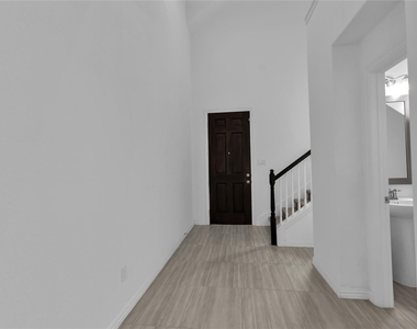 617 Silent Creek Cv - Photo Thumbnail 4