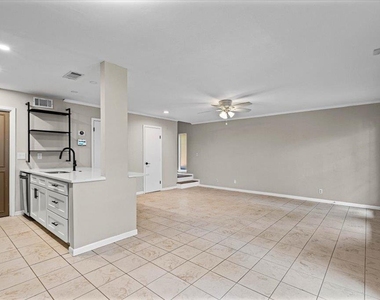 6718 Silvermine Dr - Photo Thumbnail 5