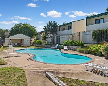 6718 Silvermine Dr - Photo Thumbnail 16