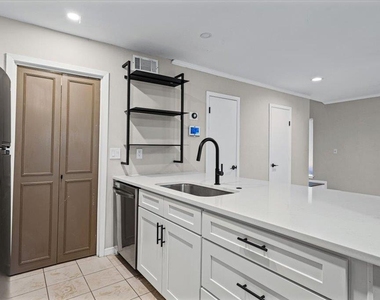 6718 Silvermine Dr - Photo Thumbnail 6