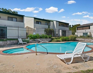 6718 Silvermine Dr - Photo Thumbnail 17
