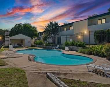 6718 Silvermine Dr - Photo Thumbnail 15
