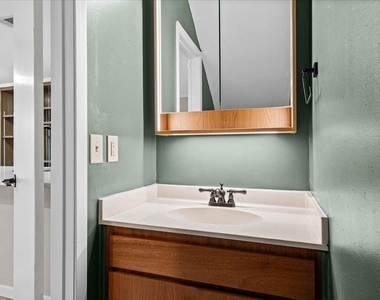 6718 Silvermine Dr - Photo Thumbnail 8